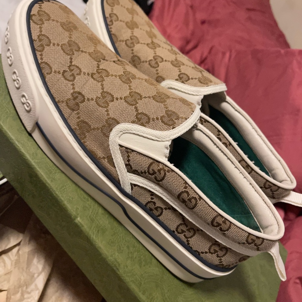gucci shoes only worn 3 times